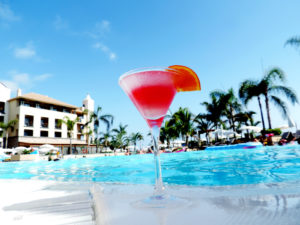 cosmopolitan gf hoteles cocteles 300x225 1