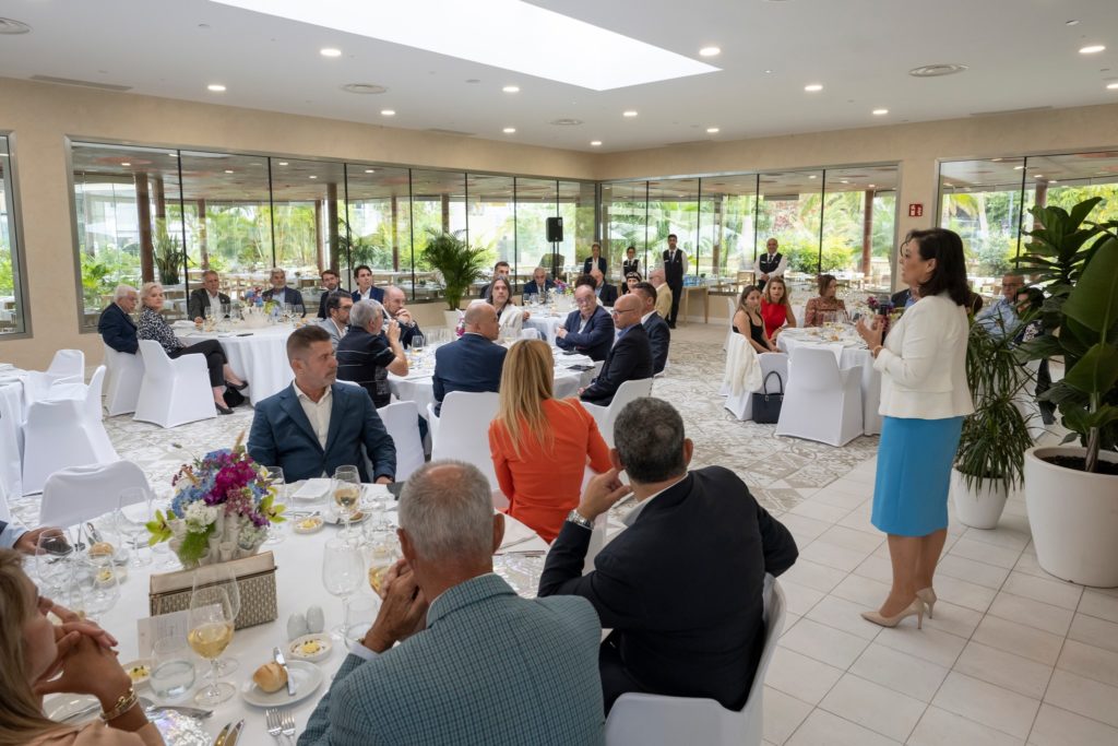 Encuentro de Club Sur y Ángel Víctor Torres en GF Victoria